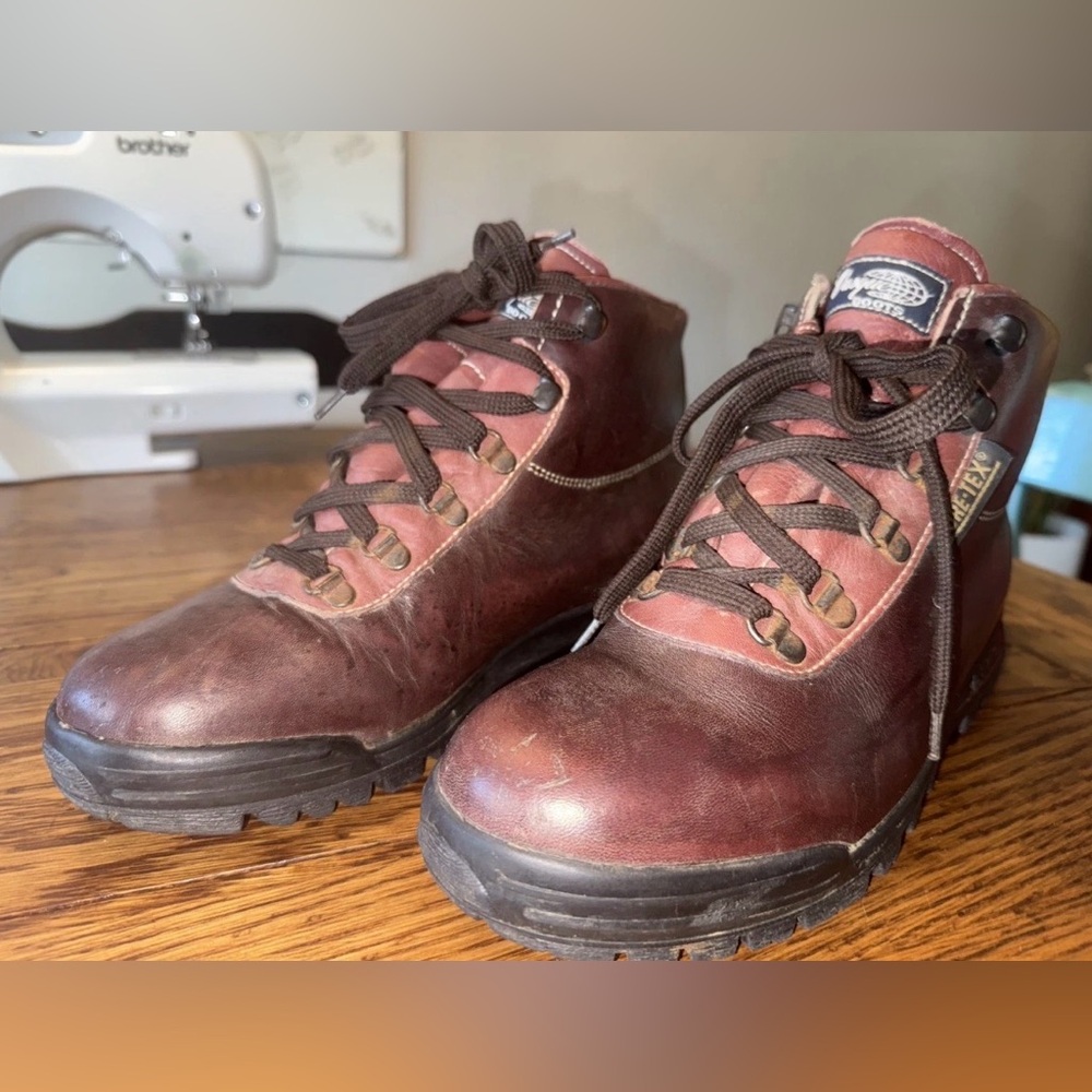 Vasque Gore-Tex Skywalk 7536 Woman’s  Hiking Boots Size 9.5M
